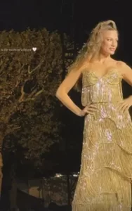 Serenay Sarıkaya Paris’te podyuma çıktı Serenay Sarikaya Pariste podyuma cikti1 habermeydan