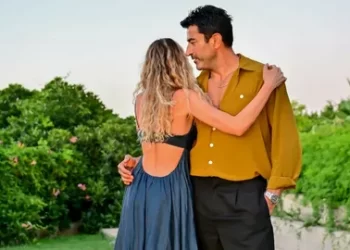 Sinem Kobal’dan yaza veda! Aile albümünü paylaştı Sinem Kobal’dan yaza veda! Aile albümünü paylaştı