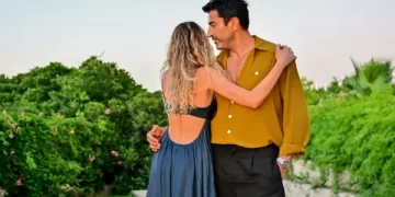 Sinem Kobal’dan yaza veda! Aile albümünü paylaştı Sinem Kobal’dan yaza veda! Aile albümünü paylaştı