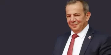 Tanju Özcan duruşmada baygınlık geçirdi! Salon karıştı Tanju Özcan duruşmada baygınlık geçirdi! Salon karıştı