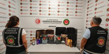 Antalya Havalimanı’nda Uyuşturucu Operasyonu: 18,9 Kilo Likit Metamfetamin Ele Geçirildi Antalya Havalimanı’nda Uyuşturucu Operasyonu: 18,9 Kilo Likit Metamfetamin Ele Geçirildi