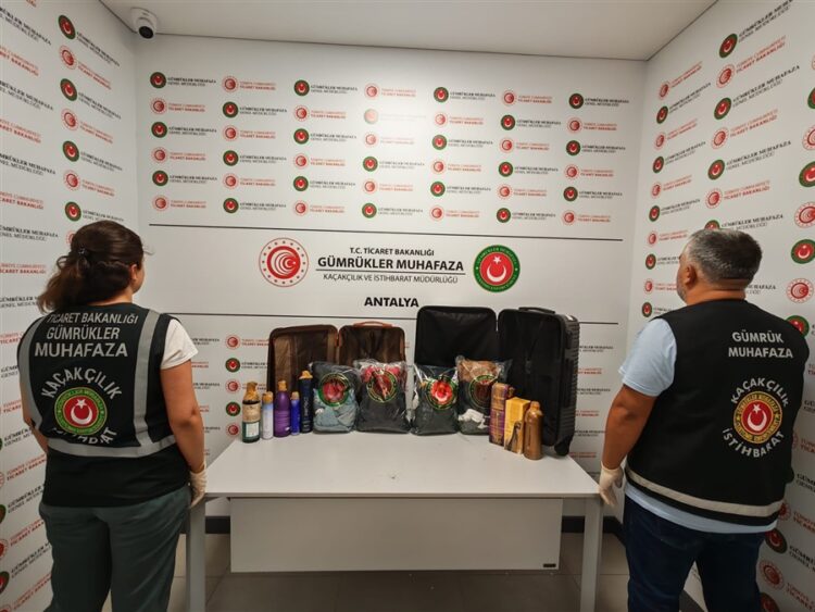 Antalya Havalimanı’nda Uyuşturucu Operasyonu: 18,9 Kilo Likit Metamfetamin Ele Geçirildi Uyusturucu Operasyonu11 habermeydan
