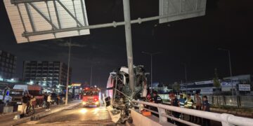 Adana’da yolcu otobüsü kazası: 11 kişi yaralandı Adana’da yolcu otobüsü kazası: 11 kişi yaralandı