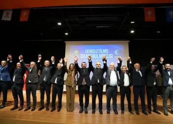 9 belediye başkanı ve 6 belediye meclis üyesi AKP’ye katıldı