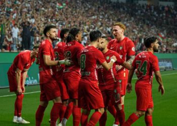Amedspor, Başakşehir'i 5 golle devirdi! Amedspor, Başakşehir’i 5 golle devirdi!