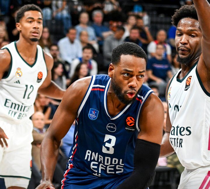 Anadolu Efes, Real Madrid'i Farklı Devirdi! anadolu efes real madridi farkli devirdi habermeydan e1790710288177