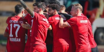 Antalyaspor, Bandırma'da 1 attı 3 aldı! Antalyaspor, Bandırma’da 1 attı 3 aldı!