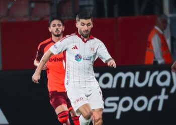 Antalyaspor, Ümraniyespor'u geriden gelerek devirdi! Antalyaspor, Ümraniyespor’u geriden gelerek devirdi!