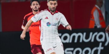 Antalyaspor, Ümraniyespor'u geriden gelerek devirdi! Antalyaspor, Ümraniyespor’u geriden gelerek devirdi!