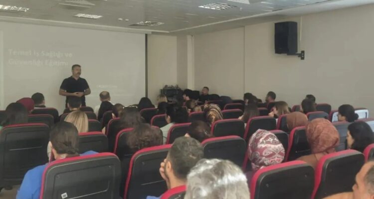 Ayancık Devlet Hastanesi Çalışanlarına Hayati İSG Eğitimi! ayancik devlet hastanesi calisanlarina hayati isg egitimi habermeydan e1790083184555