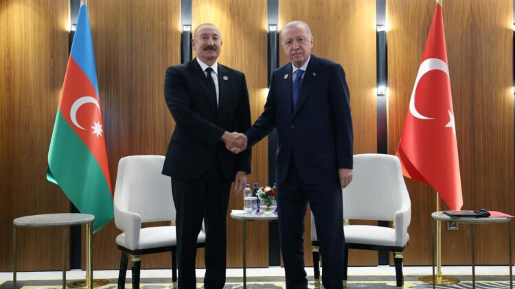 Erdoğan Aliyev ile Bişkek’te görüştü: Gündemde bölgesel gelişmeler ve ikili ilişkiler Erdoğan Aliyev ile Bişkek’te görüştü.