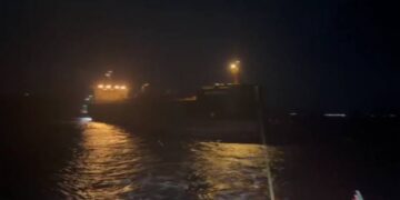 Çanakkale Boğazı’nda arızalanan tanker demirletildi Çanakkale Boğazı’nda arızalanan tanker demirletildi