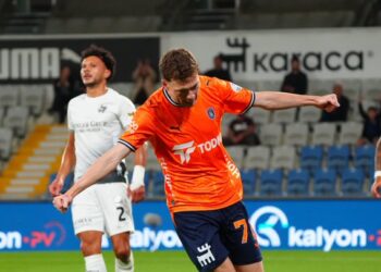 Başakşehir, Gençlerbirliği'ni 4 golle geçti! Başakşehir, Gençlerbirliği’ni 4 golle geçti!