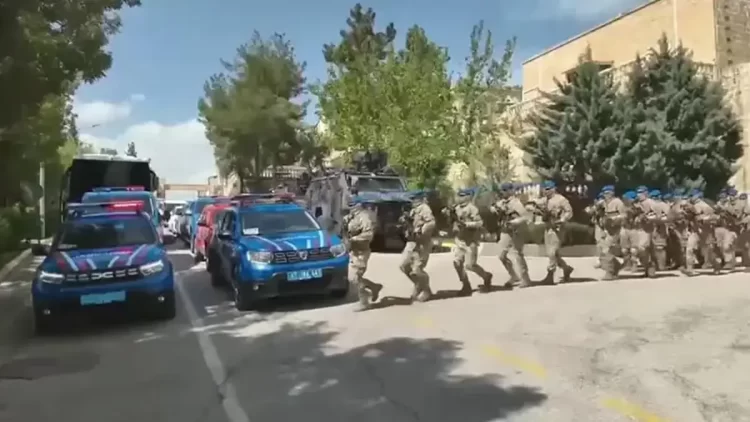 10 ilde dolandırıcılık operasyonu: Hesaplardan 700 milyon TL çıktı 10 ilde dolandırıcılık operasyonu...