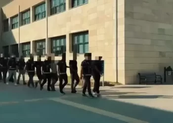 10 ilde dolandırıcılık operasyonu: Polis ve kamu görevlisi kılığıyla 11 milyon TL'lik vurgun 10 ilde dolandırıcılık operasyonu: Polis ve kamu görevlisi kılığıyla 11 milyon TL’lik vurgun