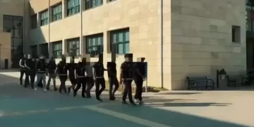 10 ilde dolandırıcılık operasyonu: Polis ve kamu görevlisi kılığıyla 11 milyon TL'lik vurgun 10 ilde dolandırıcılık operasyonu: Polis ve kamu görevlisi kılığıyla 11 milyon TL’lik vurgun