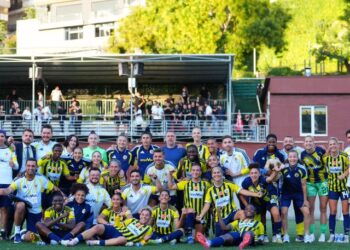 Fenerbahçe, Beşiktaş'ı deplasmanda 3 golle geçti! Fenerbahçe, Beşiktaş’ı deplasmanda 3 golle geçti!