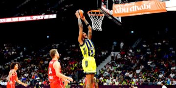 Fenerbahçe, EuroLeague Süper Kupa'da Finali 2 Sayıyla Kaçırdı! Fenerbahçe, EuroLeague Süper Kupa’da Finali 2 Sayıyla Kaçırdı!