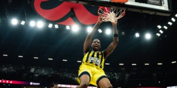 Fenerbahçe, EuroLeague Süper Kupa'da Finali 2 Sayıyla Kaçırdı! Fenerbahçe, EuroLeague Süper Kupa’da Finali 2 Sayıyla Kaçırdı!