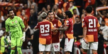 Galatasaray, Kocaelispor'a 1 attı 3 aldı! Galatasaray, Kocaelispor’a 1 attı 3 aldı!