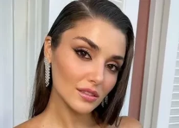 Hande Erçel Vogue World 2026’da ön sırada yerini aldı Hande Erçel Vogue World 2026’da ön sırada yerini aldı