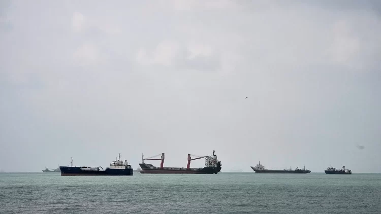 ABD, Hark Adası yakınında İran petrol tankerini vurdu.
