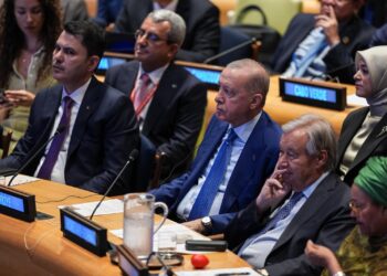 Erdoğan'dan COP31 mesajı: Antalya'da yeni iklim hedefleri masaya yatırılacak Erdoğan’dan COP31 mesajı: Antalya’da yeni iklim hedefleri masaya yatırılacak