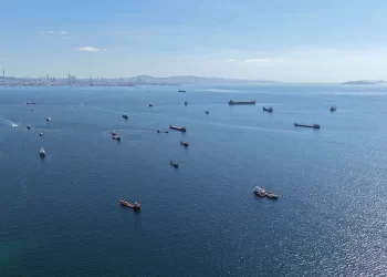 Karadeniz’e geçemeyen gemiler Marmara’da bekliyor: Dev filo oluştu Karadeniz’e geçemeyen gemiler Marmara’da bekliyor: Dev filo oluştu