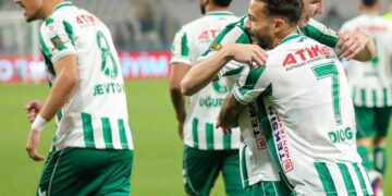 Konyaspor, Trabzonspor'a 1 attı 3 aldı! Konyaspor, Trabzonspor’a 1 attı 3 aldı!