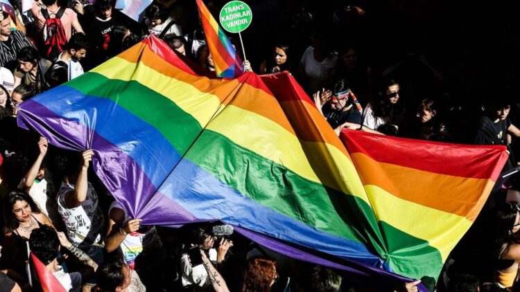 LGBTİ+’lara yönelik operasyonlara tepki...