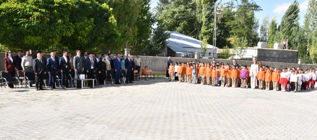 Muş Malazgirt'te, İlköğretim Haftası Törenlerle Kutlandı! mus malazgirtte ilkogretim haftasi torenlerle kutlandi habermeydan e1790172057998