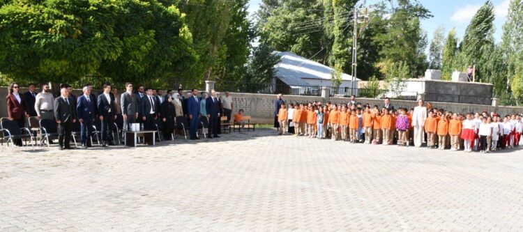 Muş Malazgirt'te, İlköğretim Haftası Törenlerle Kutlandı! mus malazgirtte ilkogretim haftasi torenlerle kutlandi habermeydan e1790172057998