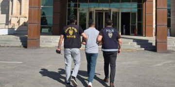 Muş'ta, 5 Yıl Cezası Bulunan Yağma Firarisi Yakalandı! Muş’ta, 5 Yıl Cezası Bulunan Yağma Firarisi Yakalandı!