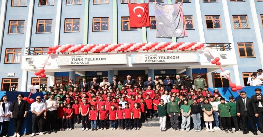 Muş'ta, 701 Okulda 91 Bin Öğrenci İçin İlk Ders Zili Çaldı! musta 701 okulda 91 bin ogrenci icin ilk ders zili caldi habermeydan e1789396590473