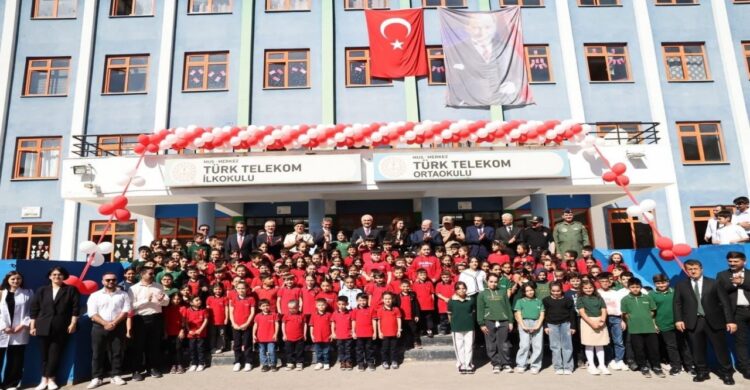 Muş'ta, 701 Okulda 91 Bin Öğrenci İçin İlk Ders Zili Çaldı! musta 701 okulda 91 bin ogrenci icin ilk ders zili caldi habermeydan e1789396590473