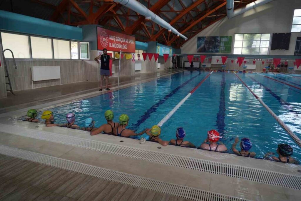 Muş'ta, geleceğin yüzücüleri havuzda yetişiyor! musta gelecegin yuzuculeri havuzda yetisiyor habermeydan