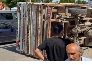 Muş'ta, Kamyonet Direğe Çarptı: 5 Yaralı Muş’ta, Kamyonet Direğe Çarptı: 5 Yaralı