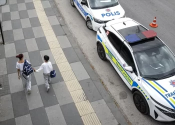 Okul çevrelerinde sıkı denetim: Ekipler sahaya çıktı