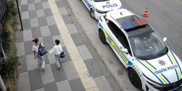 Okul çevrelerinde sıkı denetim: Ekipler sahaya çıktı