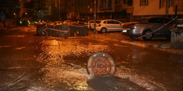 İstanbul ve Ankara’da sağanak alarmı: Yollar göle döndü, evleri su bastı İstanbul ve Ankara’da sağanak alarmı: Yollar göle döndü, evleri su bastı