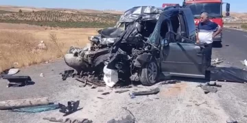Şanlıurfa'da feci kaza: 4 kişi hayatını kaybetti, 2 kişi ağır yaralandı Şanlıurfa’da feci kaza: 4 kişi hayatını kaybetti, 2 kişi ağır yaralandı