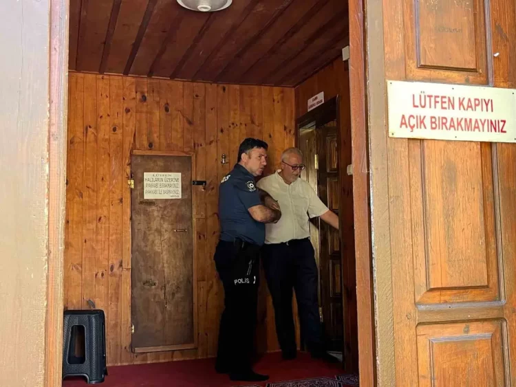 Sinop Alaaddin Camii'nde Hırsızlık Şüphesi! sinop alaaddin camiinde hirsizlik suphesi habermeydan