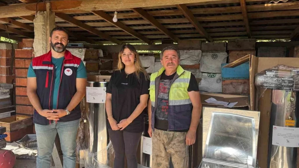 Sinoplu Kadın Girişimciye 774 Bin TL Arıcılık Desteği! sinoplu kadin girisimciye 774 bin tl aricilik destegi habermeydan