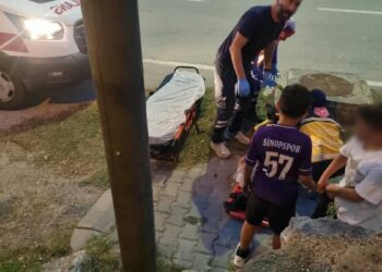 Sinop'ta Korkutan Kaza: Üst Geçitten Düşen Çocuk Yaralandı Sinop’ta Korkutan Kaza: Üst Geçitten Düşen Çocuk Yaralandı