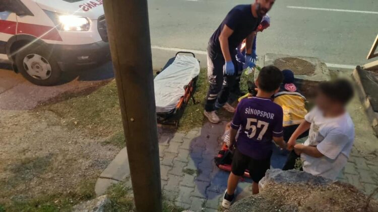 Sinop'ta Korkutan Kaza: Üst Geçitten Düşen Çocuk Yaralandı sinopta korkutan kaza ust gecitten dusen cocuk yaralandi habermeydan