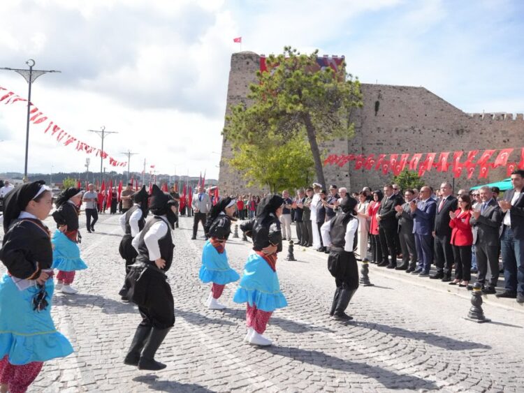 Sinop'ta Tarihi Gün: Atatürk'ün kente gelişinin 98. yılı coşkuyla kutlandı sinopta tarihi gun ataturkun kente gelisinin 98 yili coskuyla kutlandi habermeydan