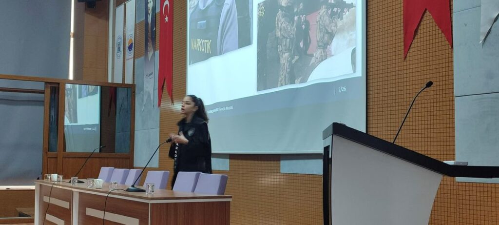 Sinop'ta, Üniversitelilere Narkotik Eğitimi! sinopta universitelilere narkotik egitimi habermeydan