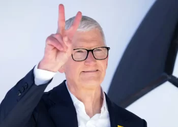 Tim Cook CEO koltuğunu bıraktı! Yeni görevi ve 47 milyon dolarlık ücret paketi belli oldu