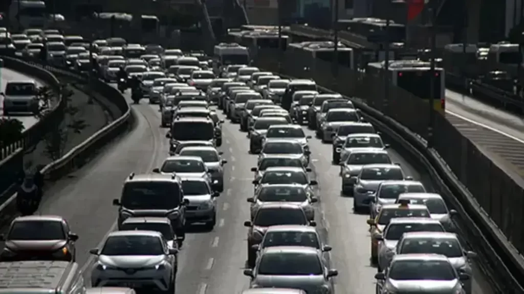 Trafiğe ağustosta 171 bin 887 taşıtın kaydı yapıldı trafik kayit habermeydan