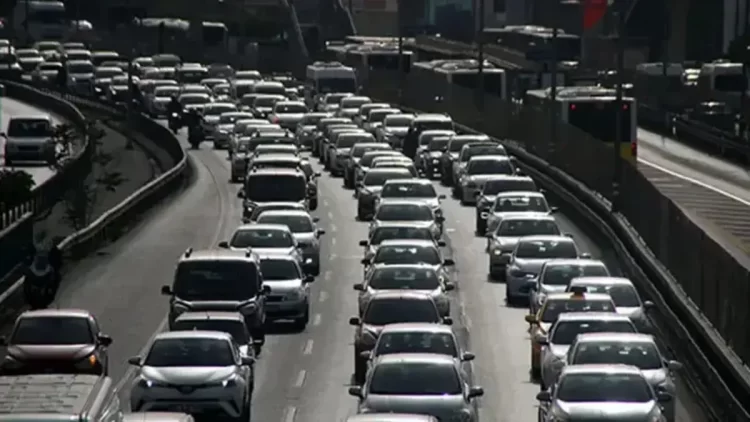 Trafiğe ağustosta 171 bin 887 taşıtın kaydı yapıldı Trafiğe ağustosta 171 bin 887 taşıtın kaydı yapıldı.